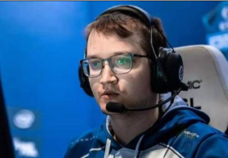 英雄联盟面临困境 中单选手转战PUBG引关注